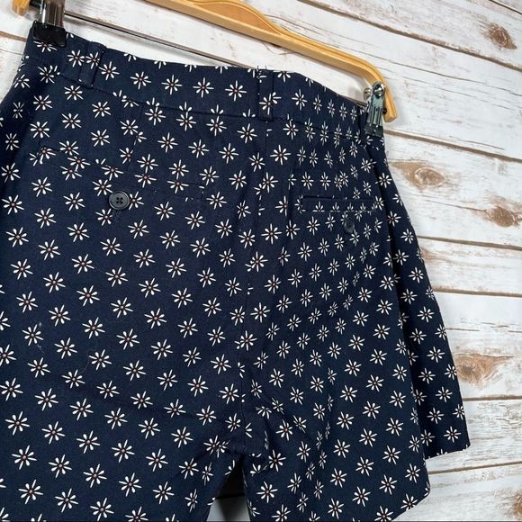 Banana Republic Navy Blue w Red Geometric Print Patterned Shorts | Size 0 - Picture 5 of 8